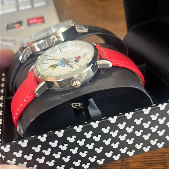 Disney Mickey and Minnie Mouse Watch Duo - Picture 7 of 7